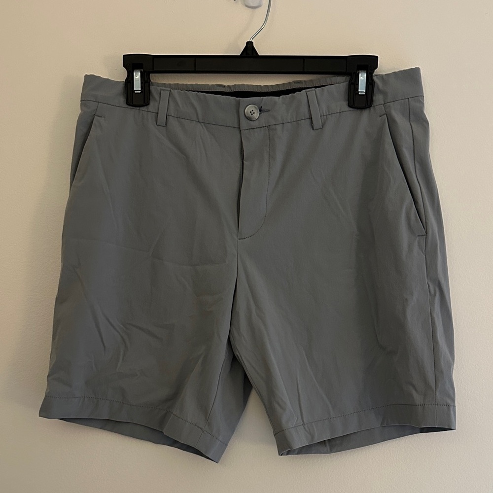Perry Ellis Men's Light Gray Flat Front Shorts size 32